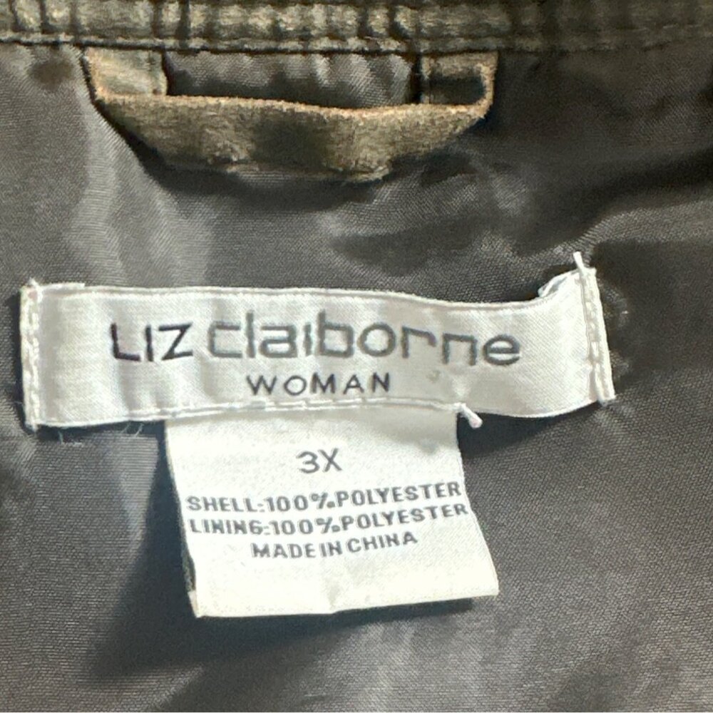 Great Liz Vest! A Little snug for me, so Passing It Along. - Picture 3 of 7
